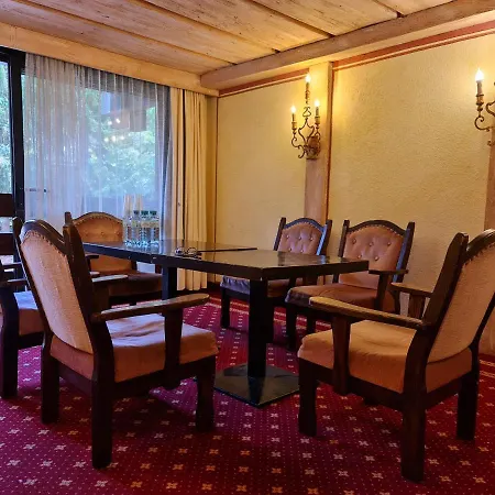 Hotel Das Kronen *
